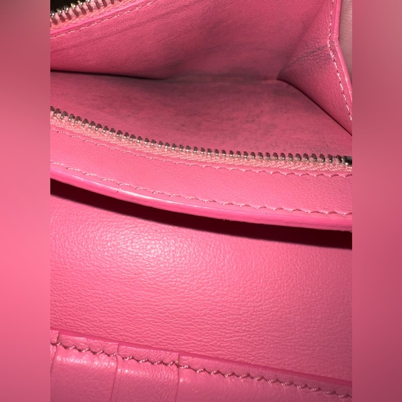 CELINE Grained Multifunction
Strap Wallet - Picture 9 of 9